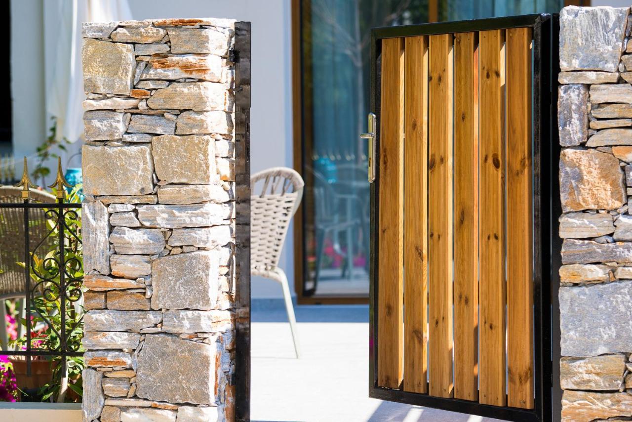 Aparthotel On The Rocks Theologos  Exterior foto